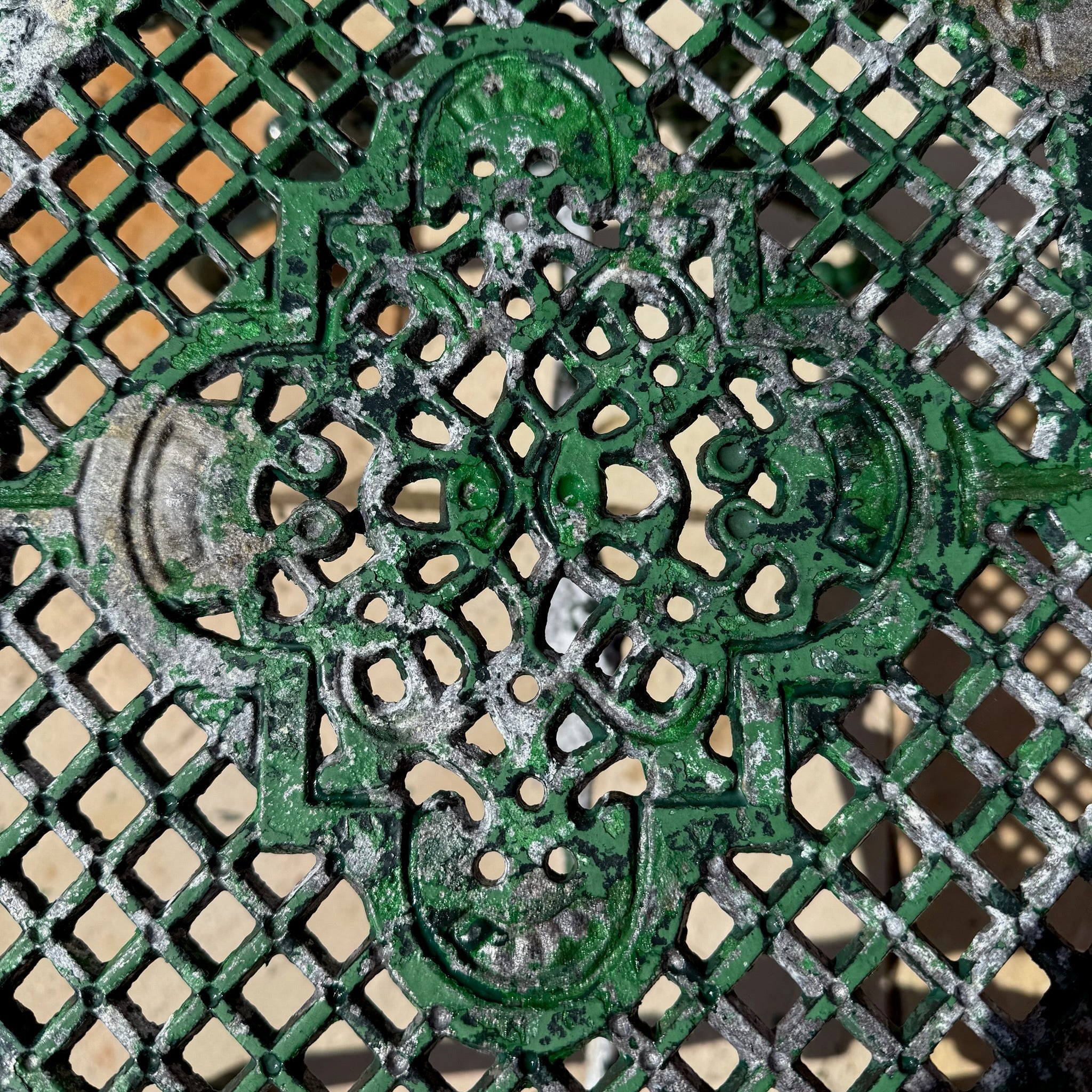 Antique decorative cast iron Garden Chair