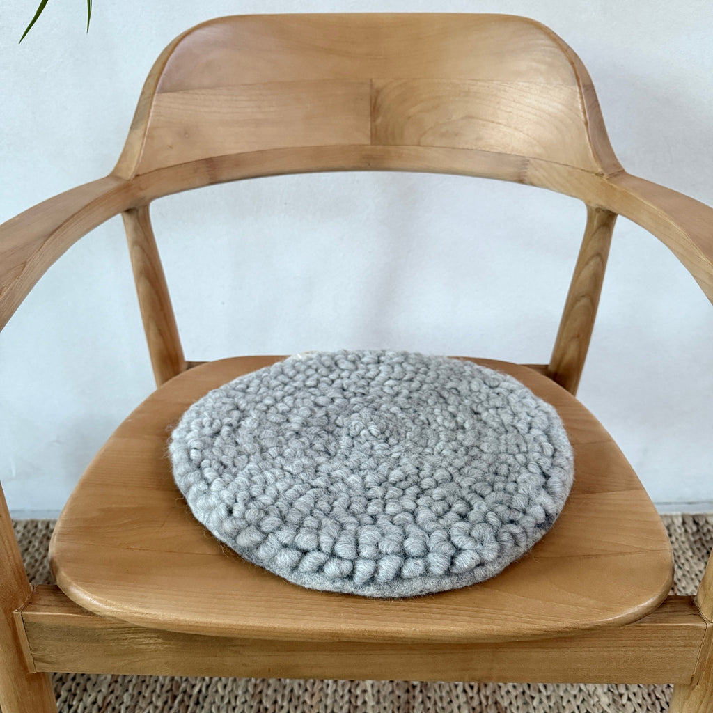 Curled wool seat pad Grey