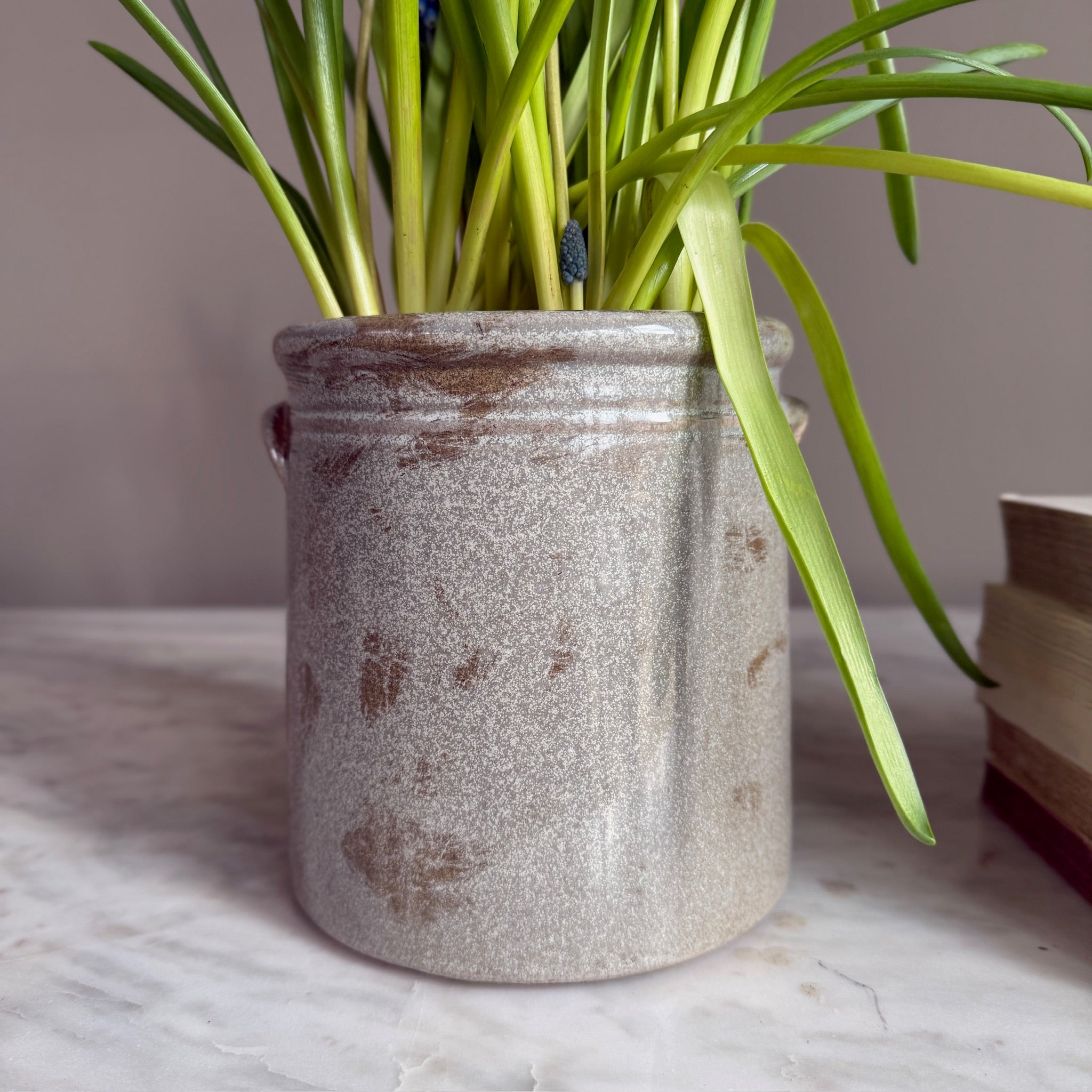 Distressed Grey Confit Pot | Bordeaux