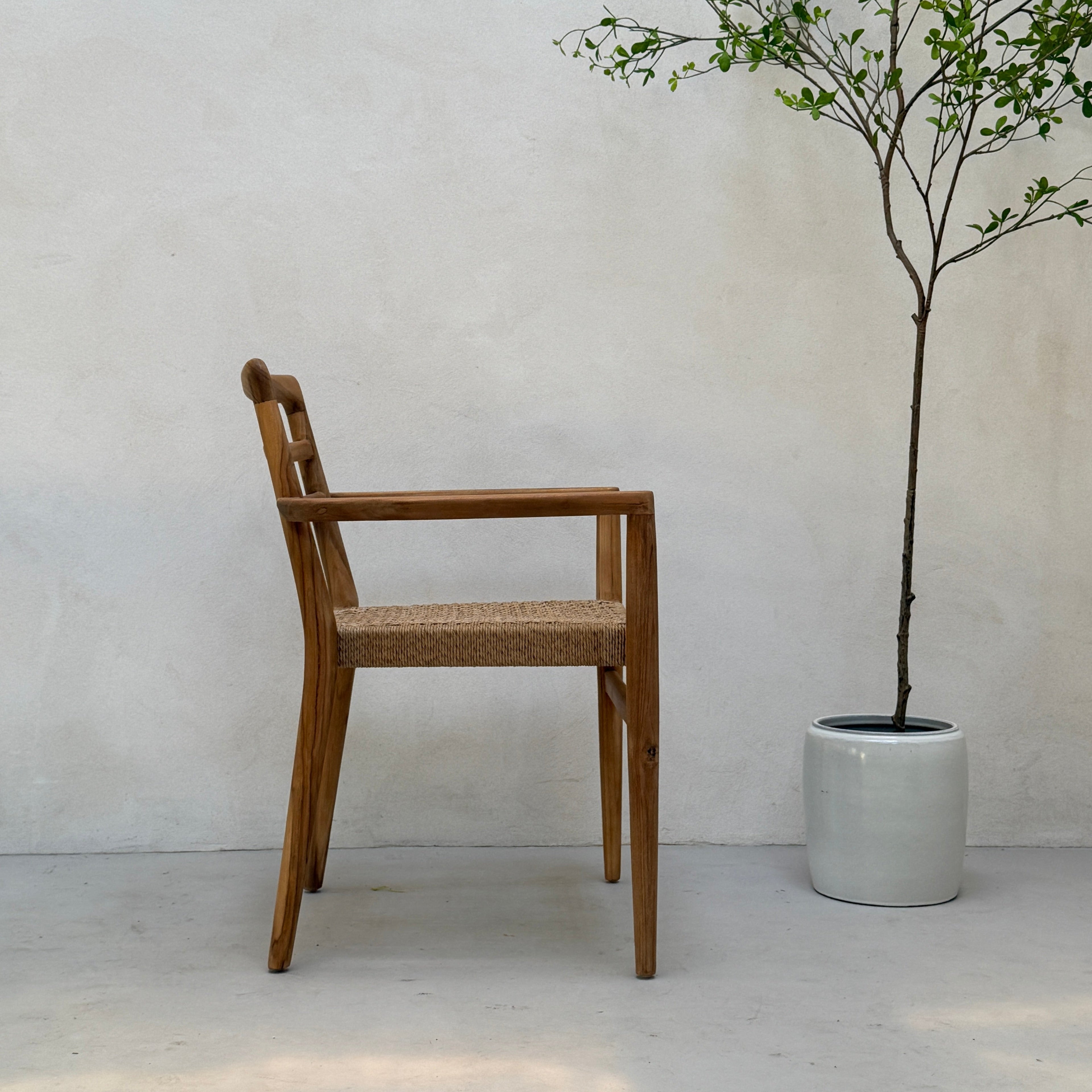 Rustic wood garden dining chair | with arms