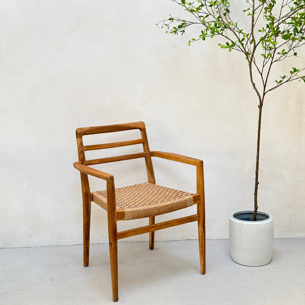 Rustic wood garden dining chair | with arms