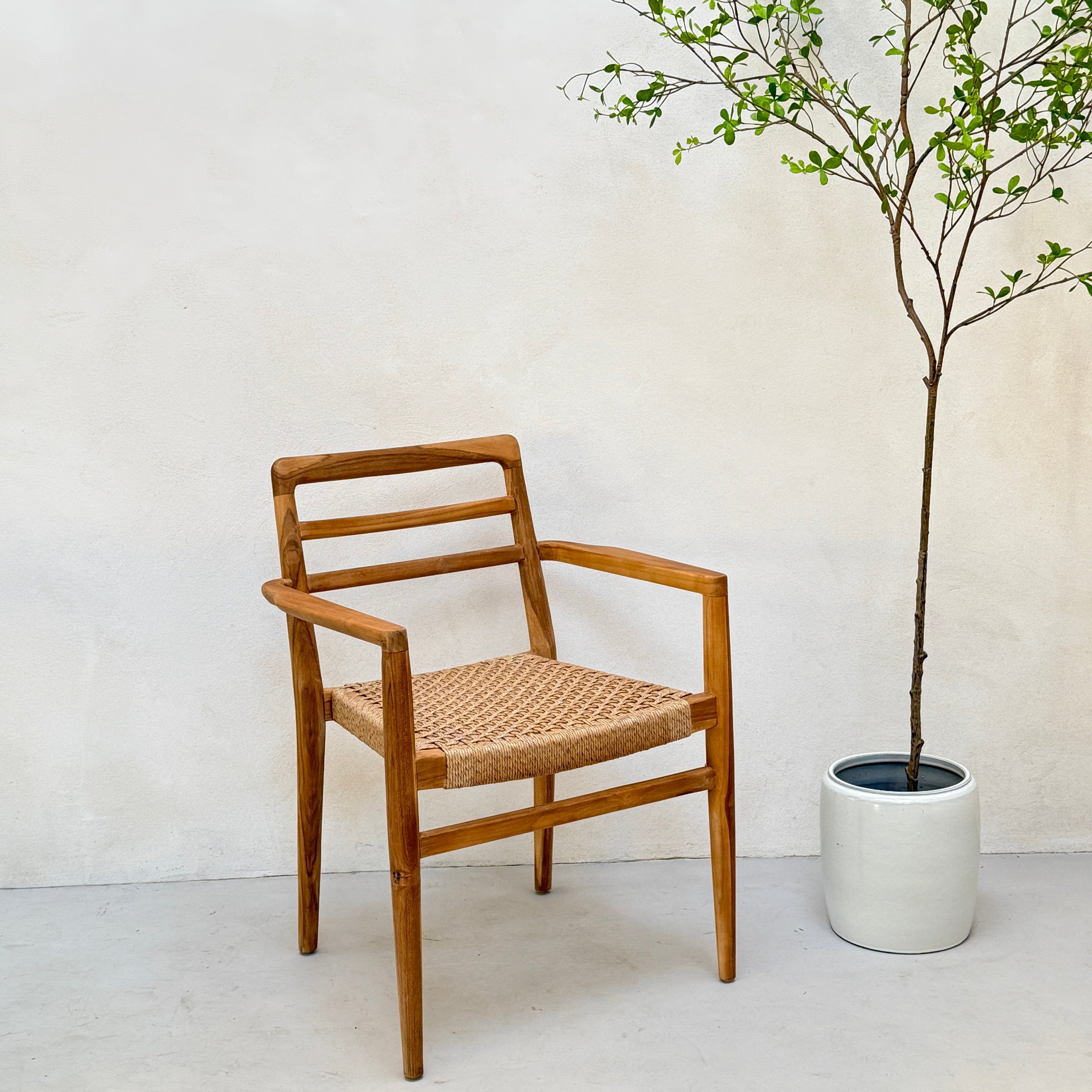 Rustic wood garden dining chair | with arms