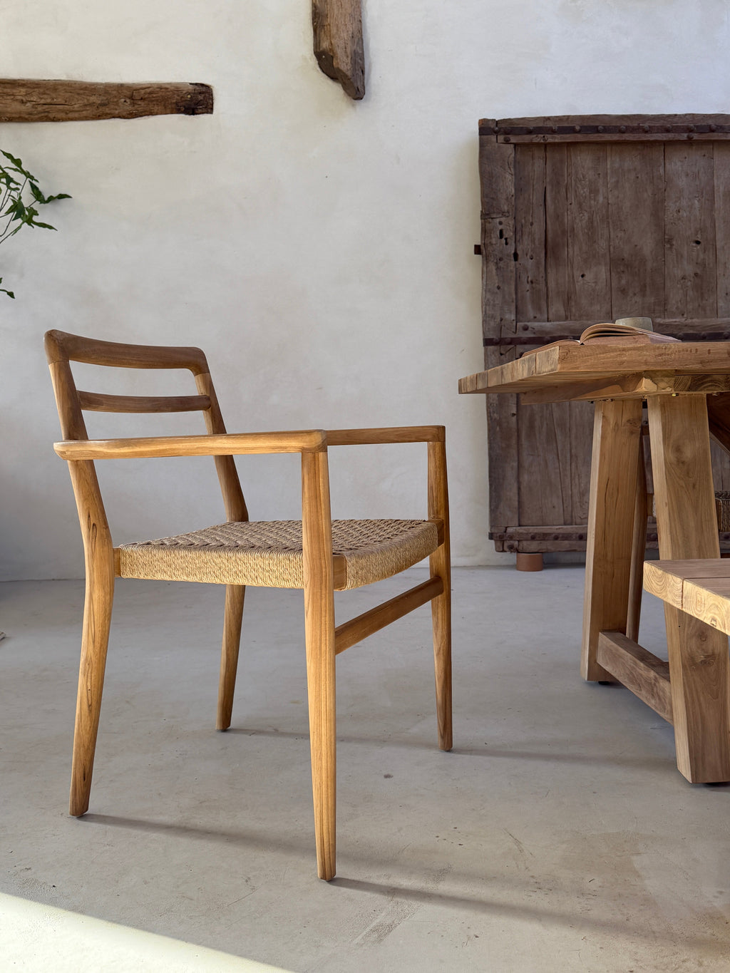 Rustic wood garden dining chair | with arms