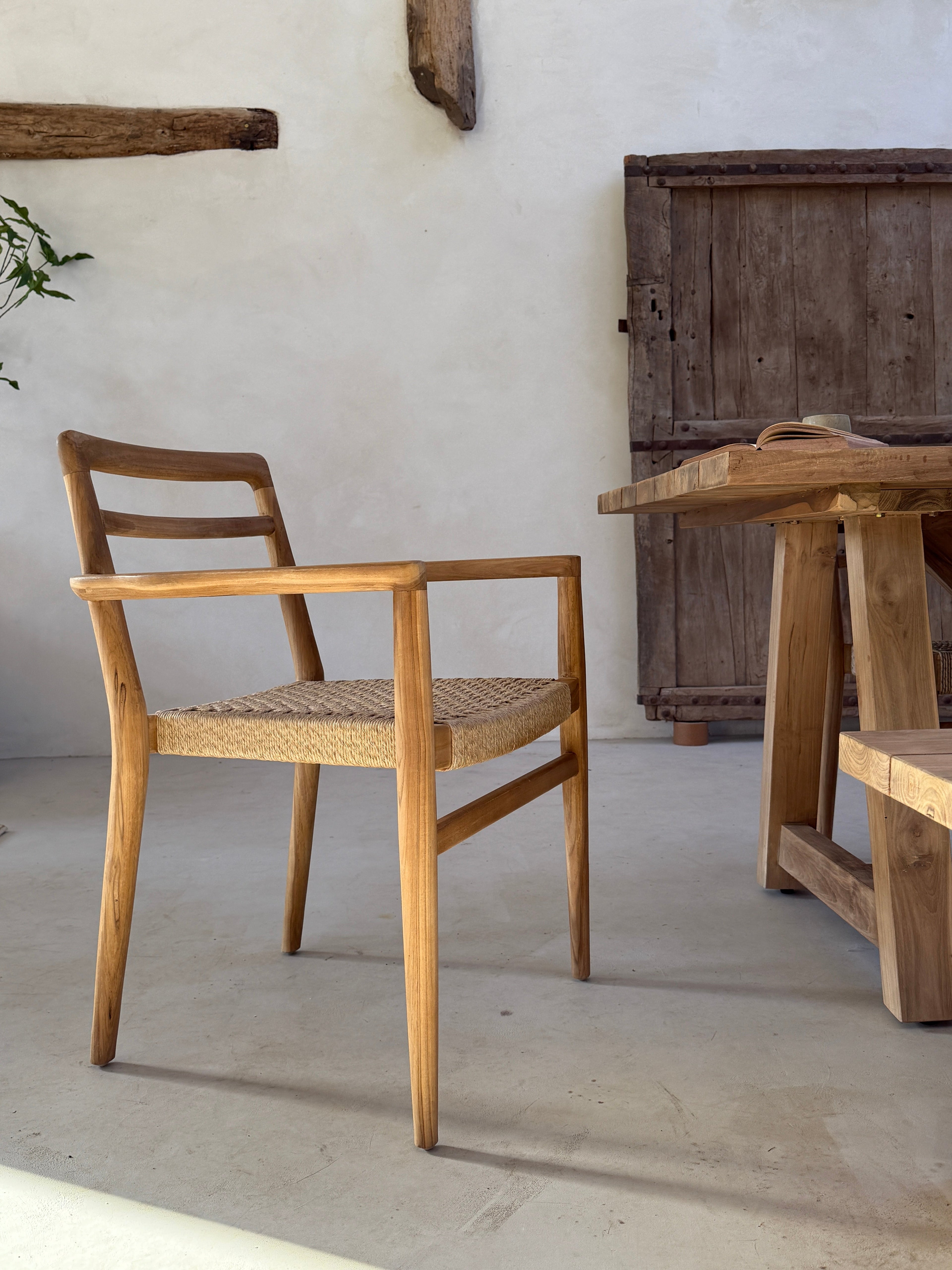 Rustic wood garden dining chair | with arms