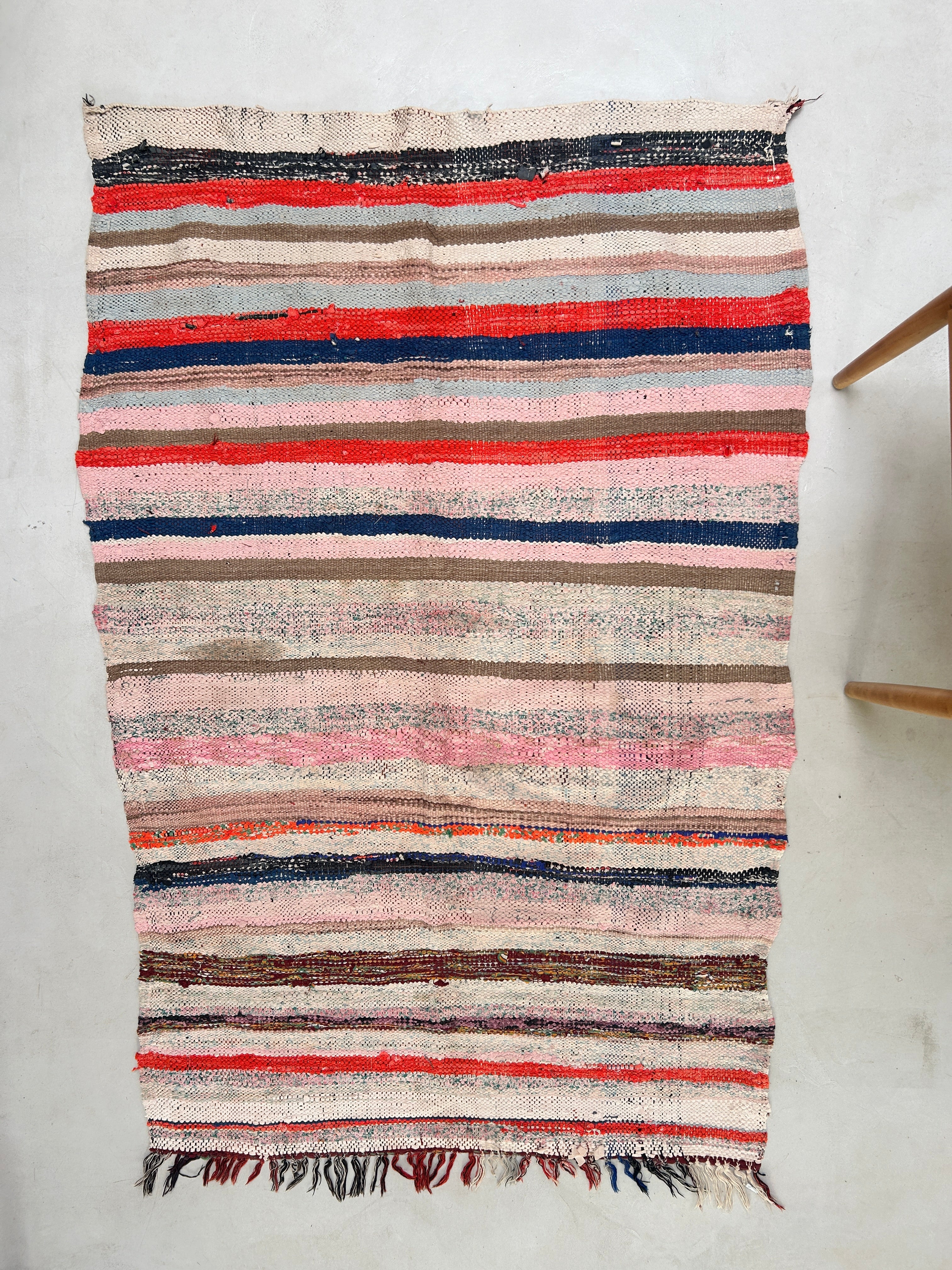 Vintage Moroccan Handmade woven rug | 180 X 123