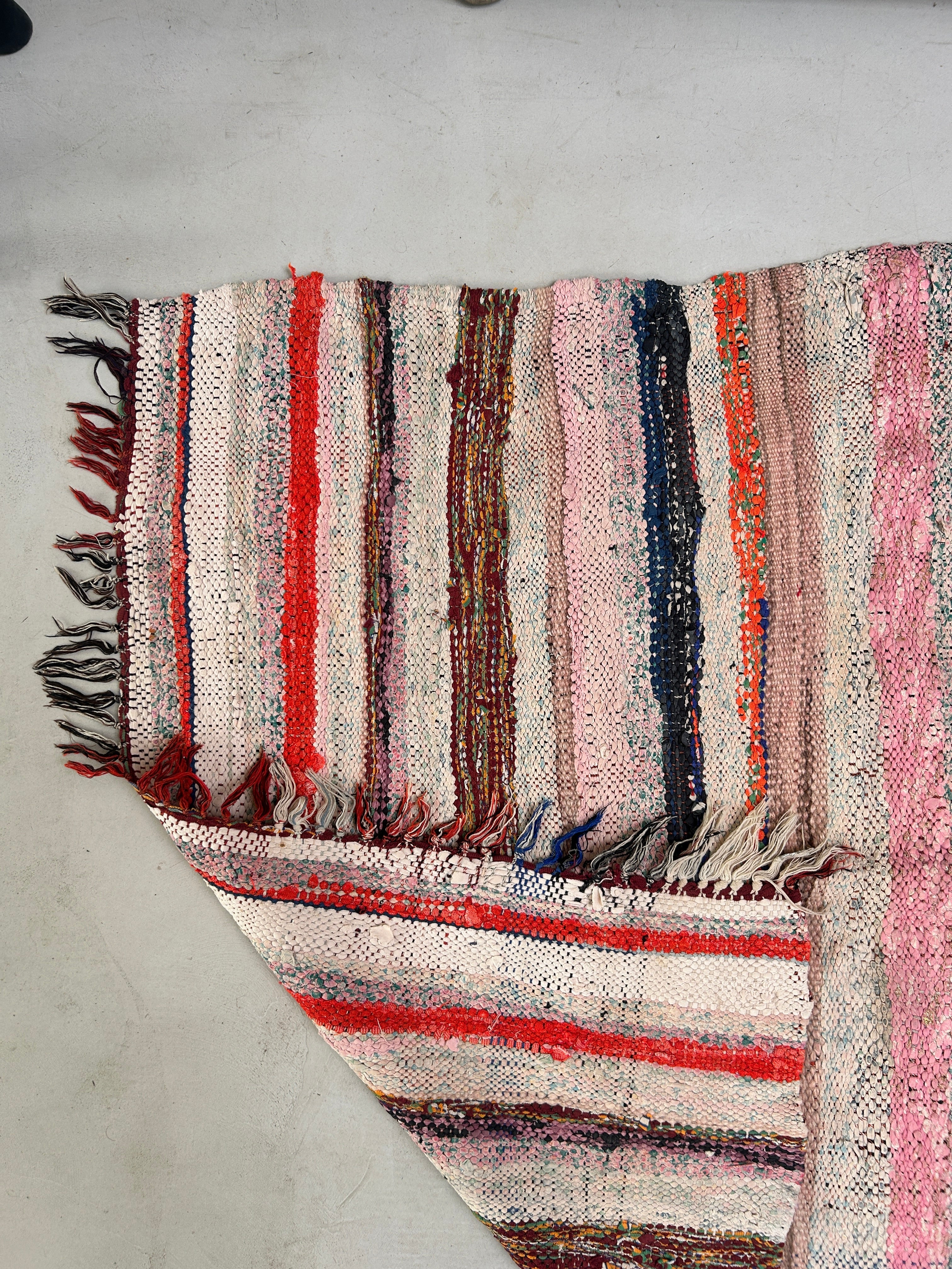 Vintage Moroccan Handmade woven rug | 180 X 123