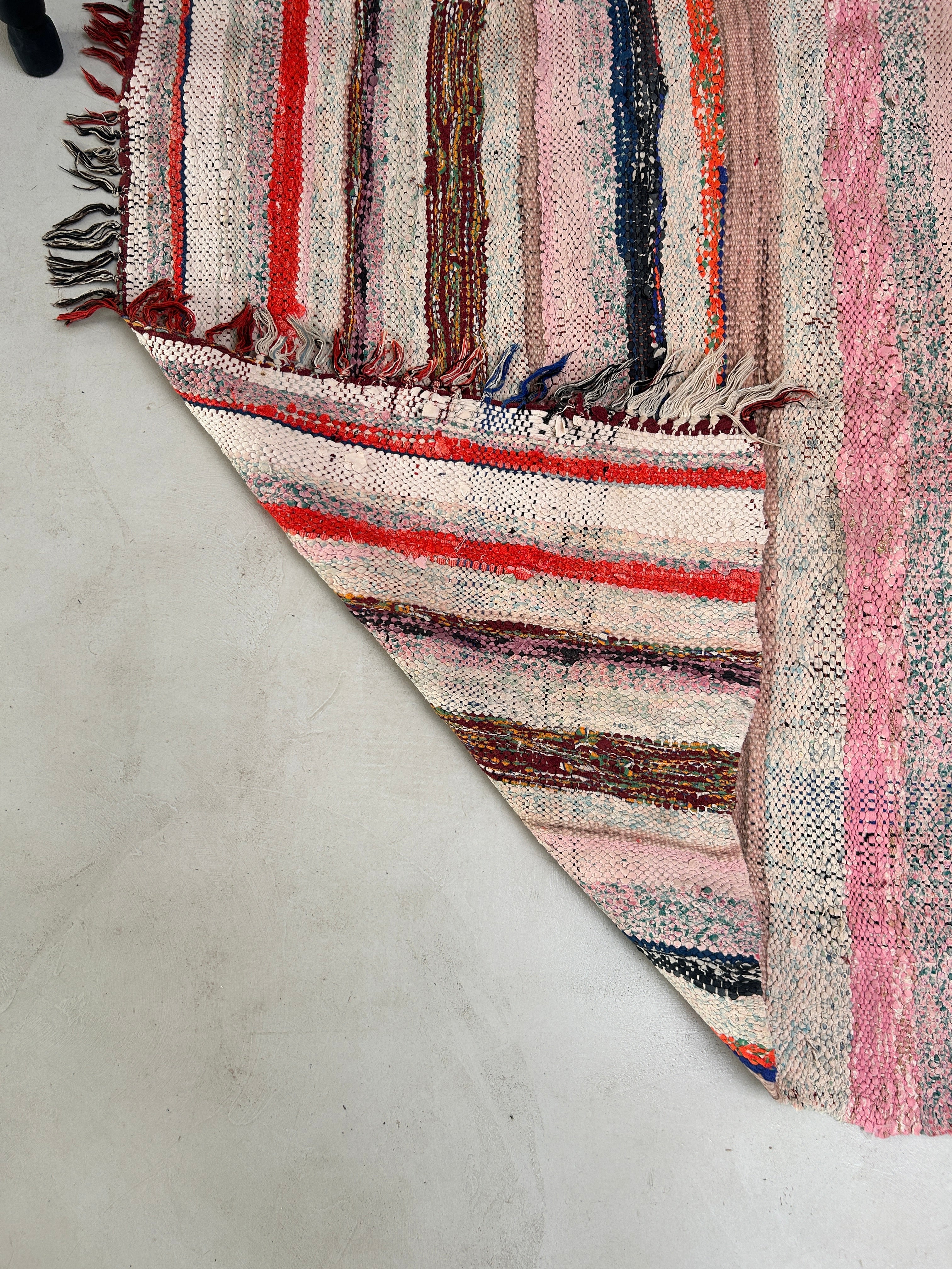 Vintage Moroccan Handmade woven rug | 180 X 123