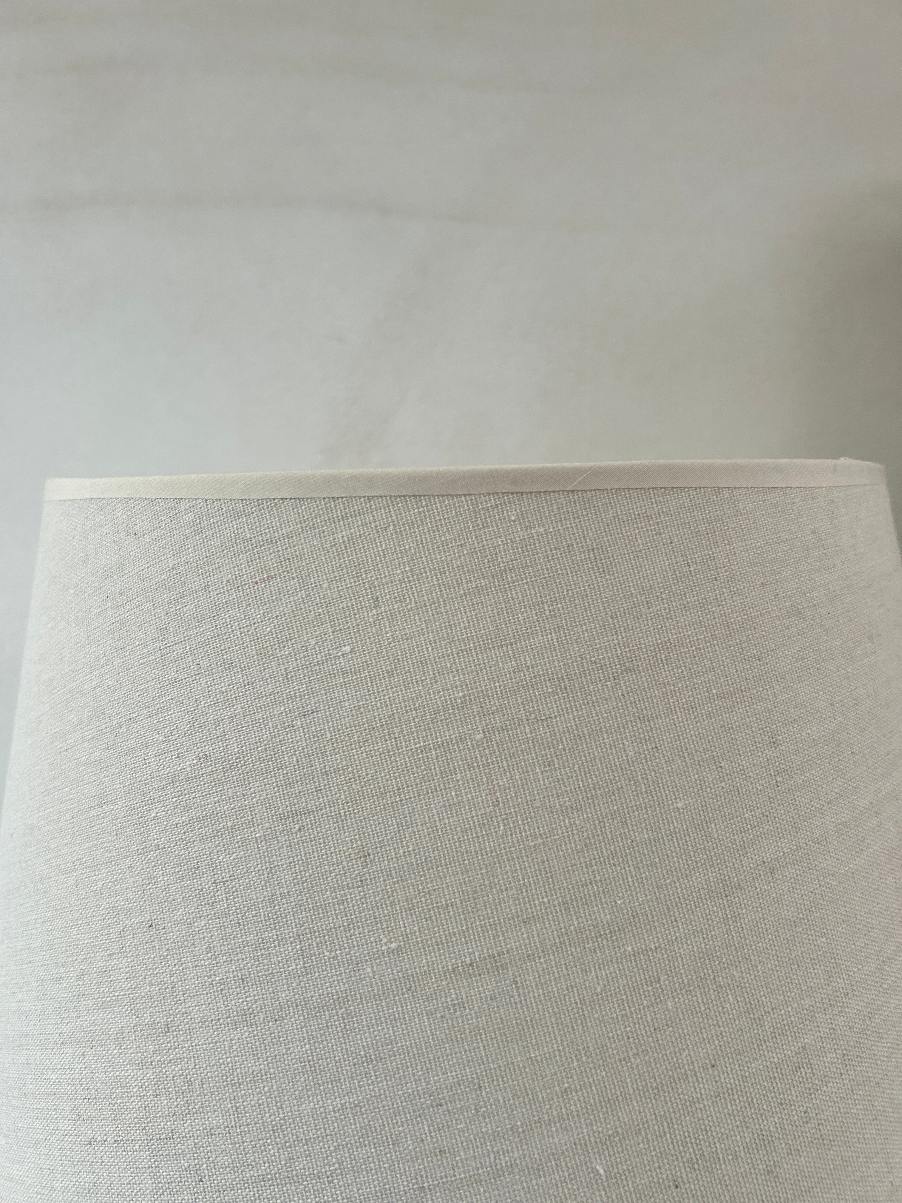 White porcelain table lamp