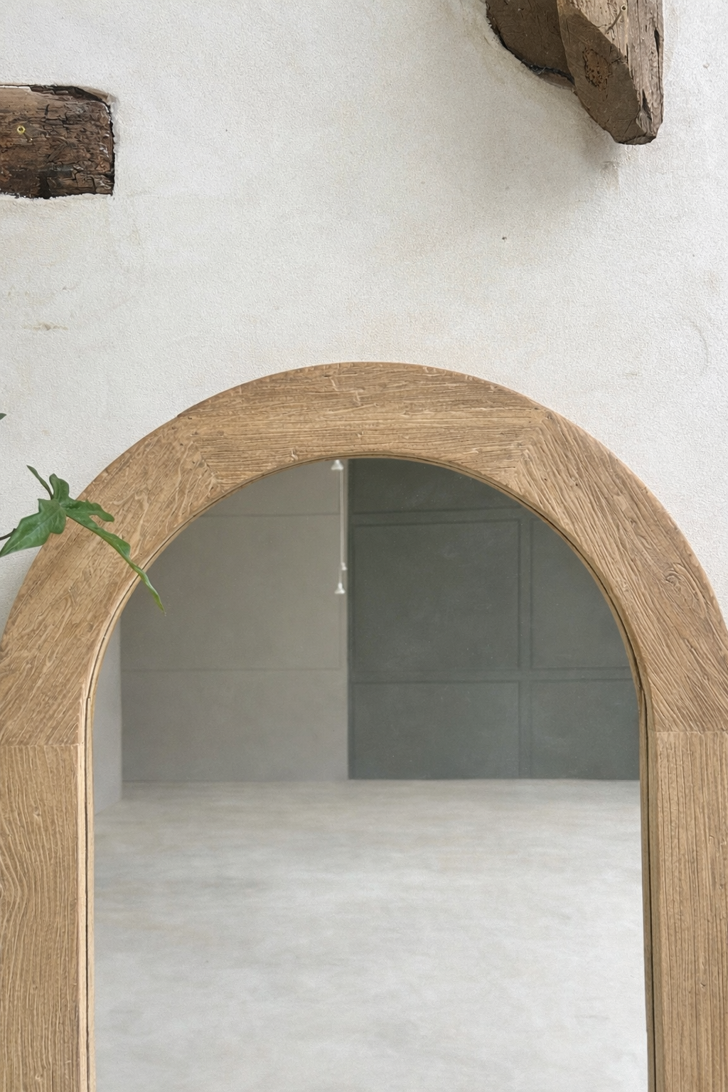 Large hand-carved elm arched rectangular mirror | Iris