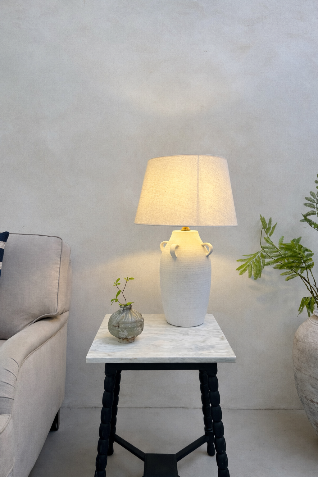 White porcelain table lamp