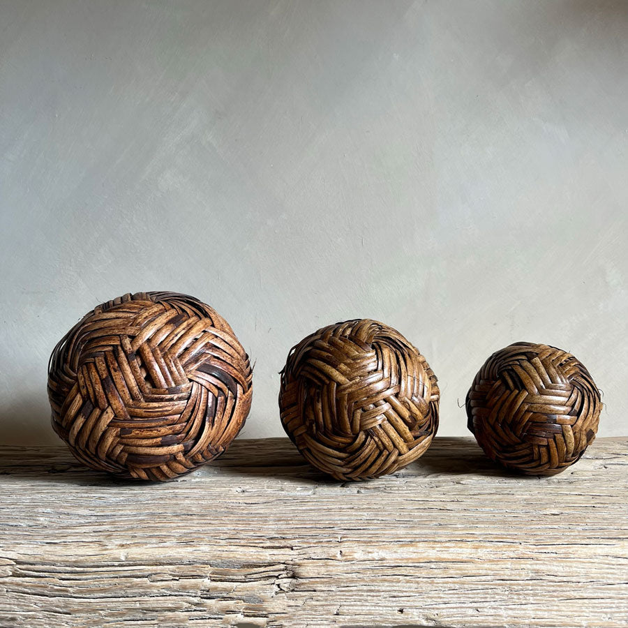 Woven willow sphere